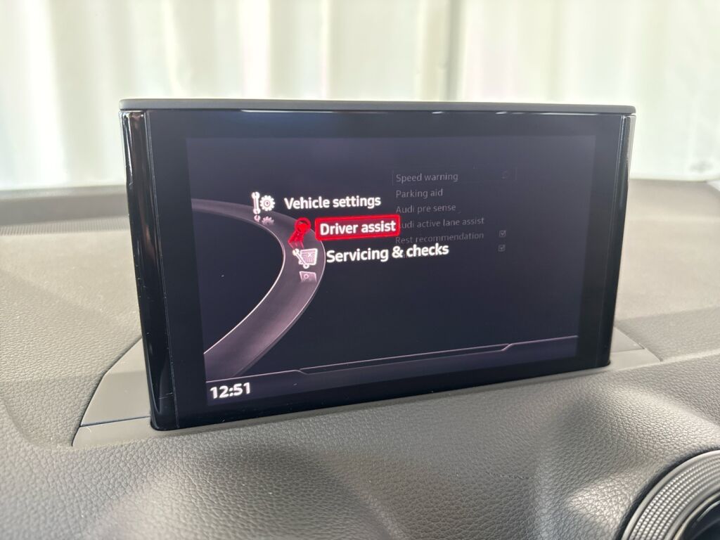 Audi Q2 2017 Valkoinen