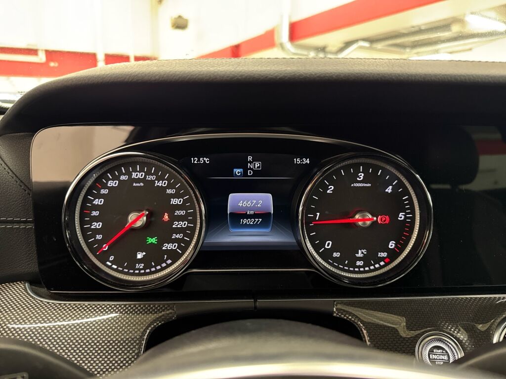 Mercedes-Benz E 2016 Valkoinen