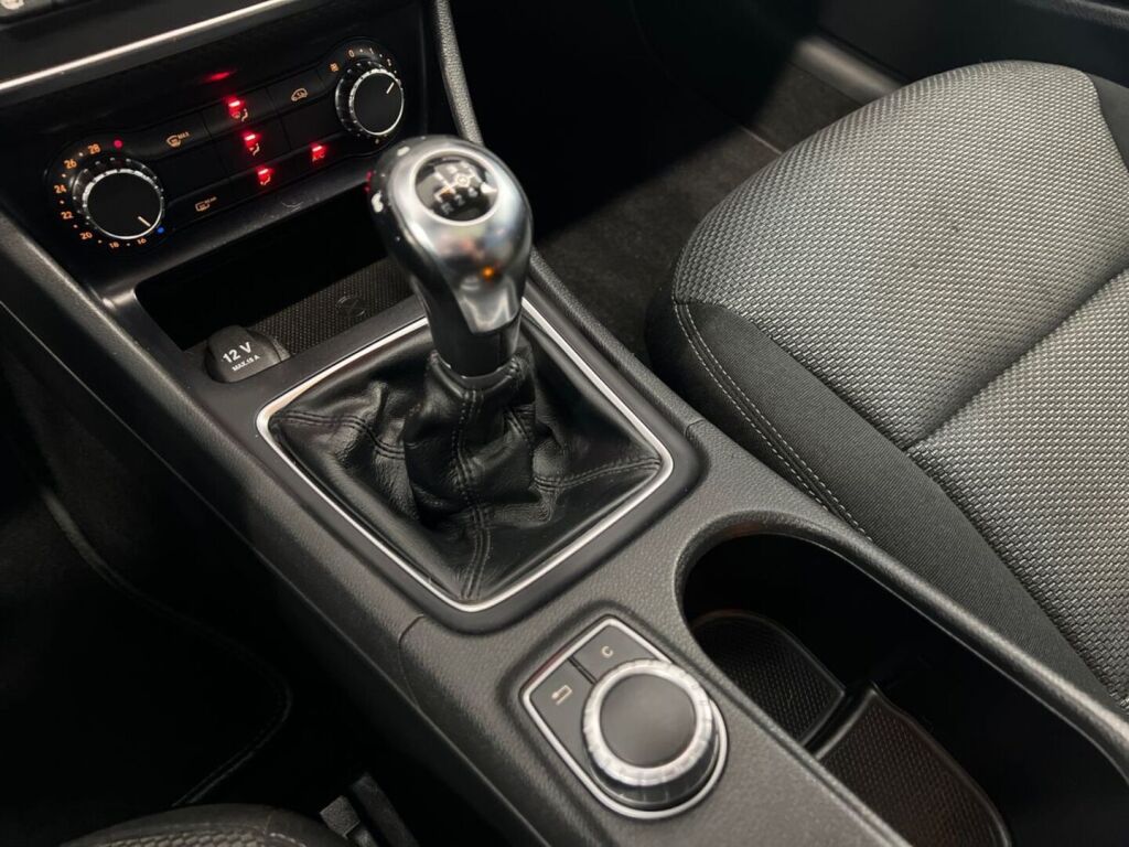 Mercedes-Benz A 2013 Musta
