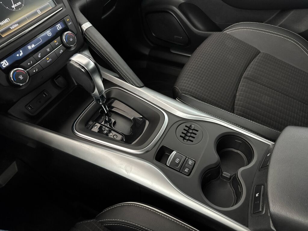 Renault Kadjar 2016 Musta