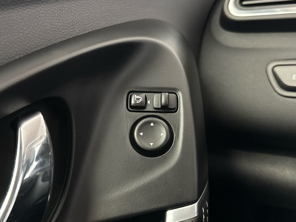 Renault Kadjar 2016 Musta