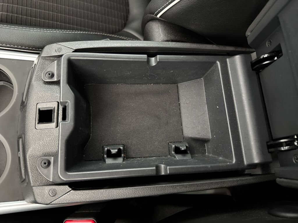 Renault Kadjar 2016 Musta