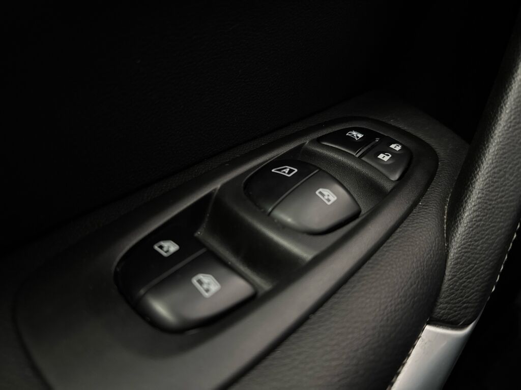 Renault Kadjar 2016 Musta