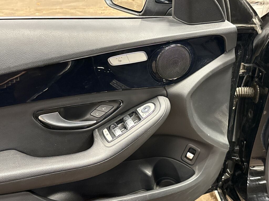 Mercedes-Benz C 2017 Musta