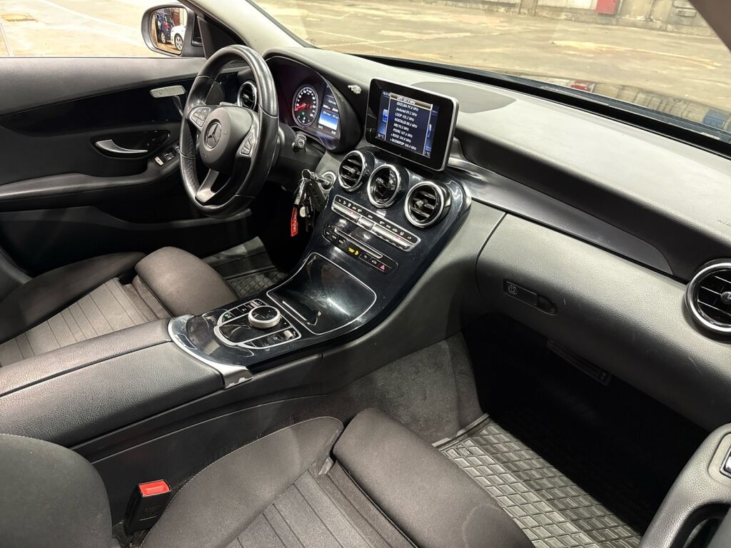 Mercedes-Benz C 2017 Musta