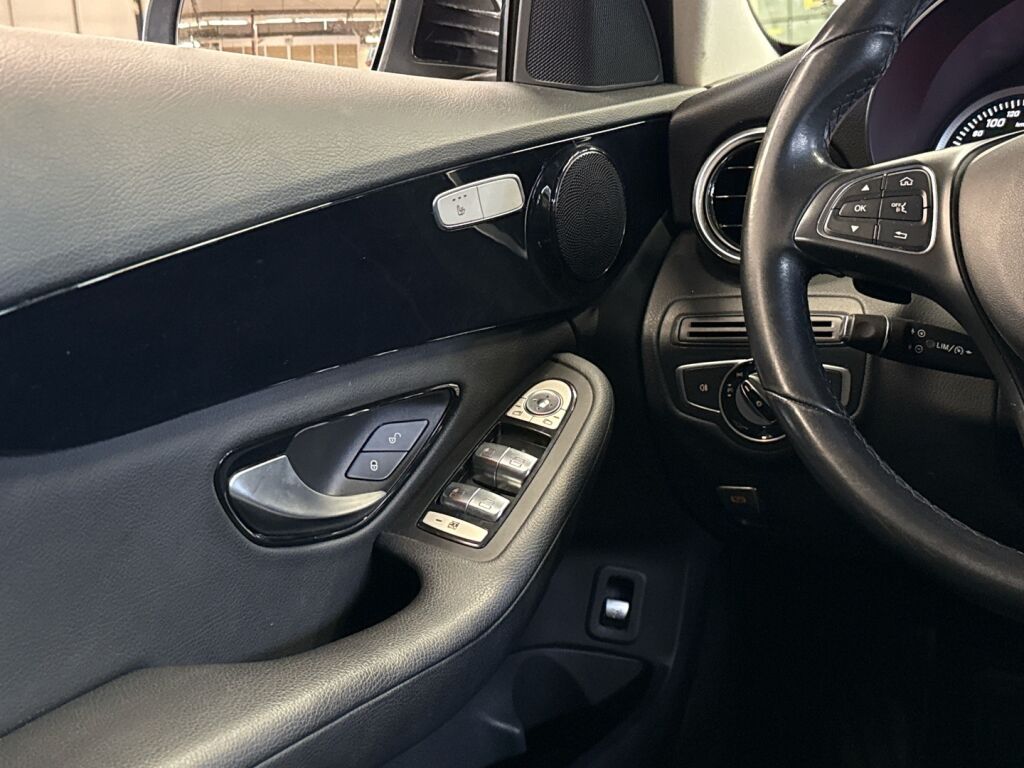 Mercedes-Benz C 2017 Musta