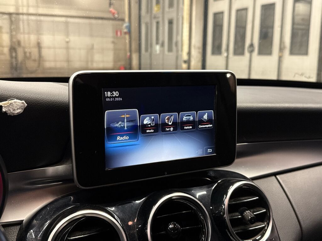 Mercedes-Benz C 2017 Musta