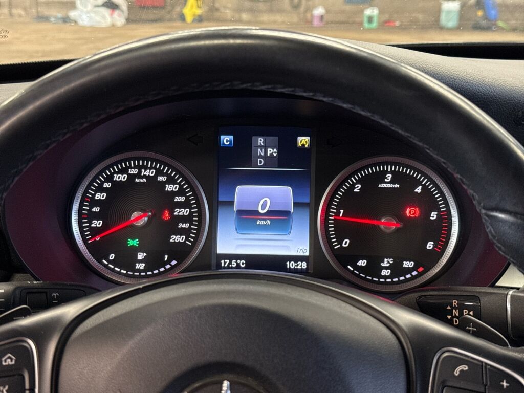 Mercedes-Benz C 2017 Musta