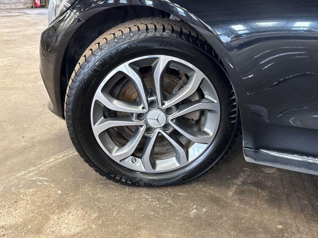 Mercedes-Benz C 2017 Musta