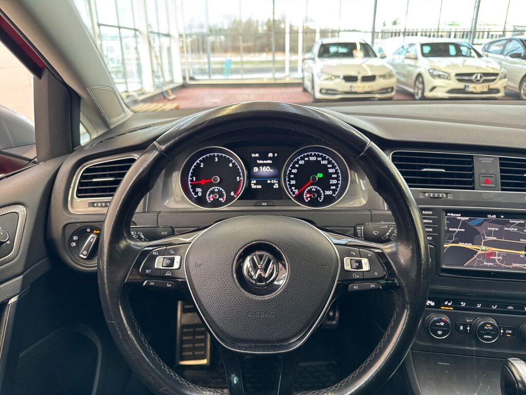 Volkswagen Golf 2017 Punainen
