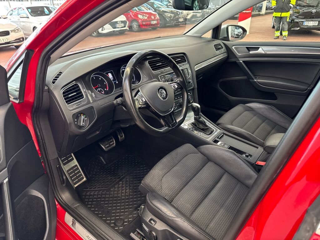 Volkswagen Golf 2017 Punainen