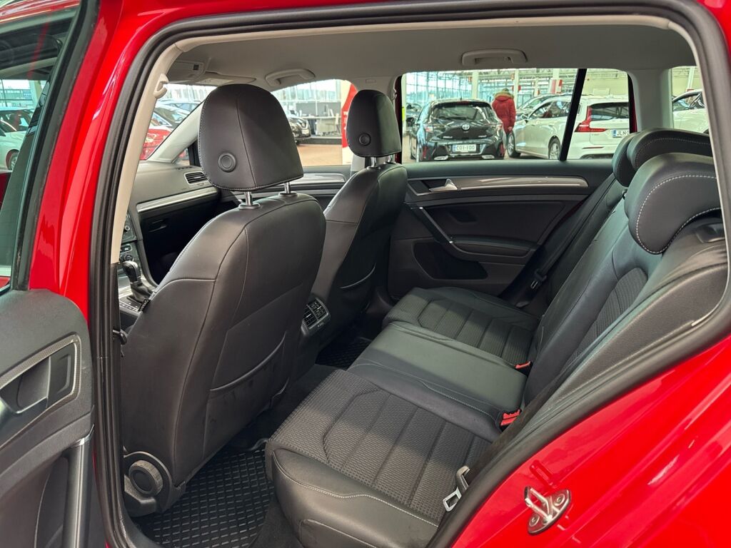 Volkswagen Golf 2017 Punainen