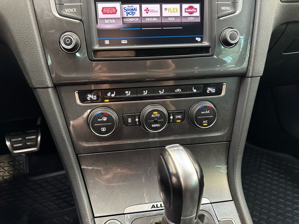 Volkswagen Golf 2017 Punainen