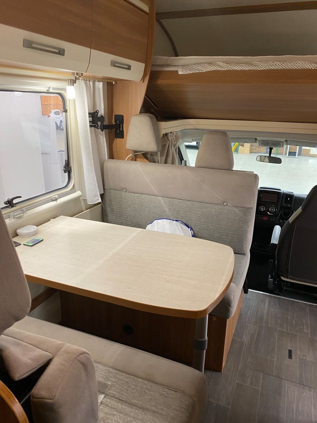 Eura mobil Activa One 690 HB 2017 Valkoinen