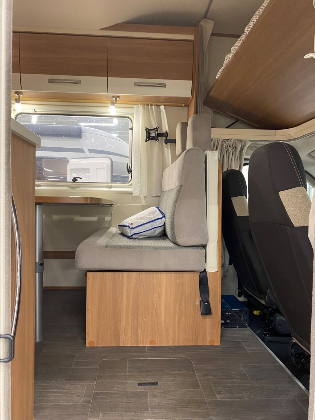 Eura mobil Activa One 690 HB 2017 Valkoinen