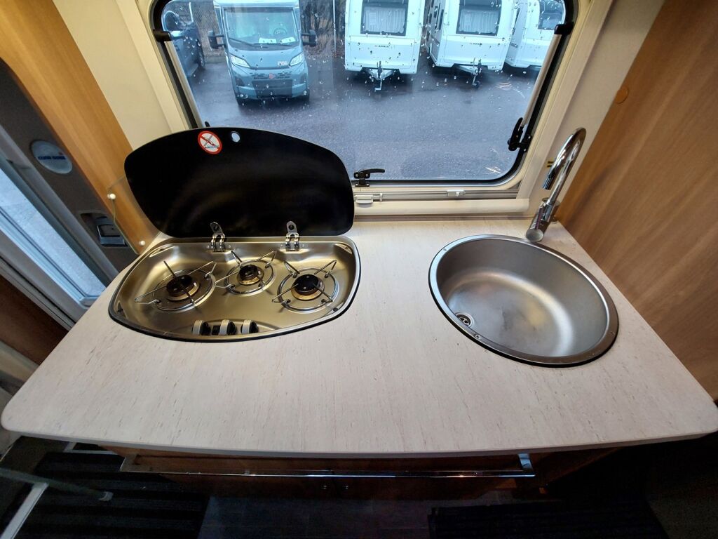 Eura mobil Activa One 690 HB 2017 Valkoinen