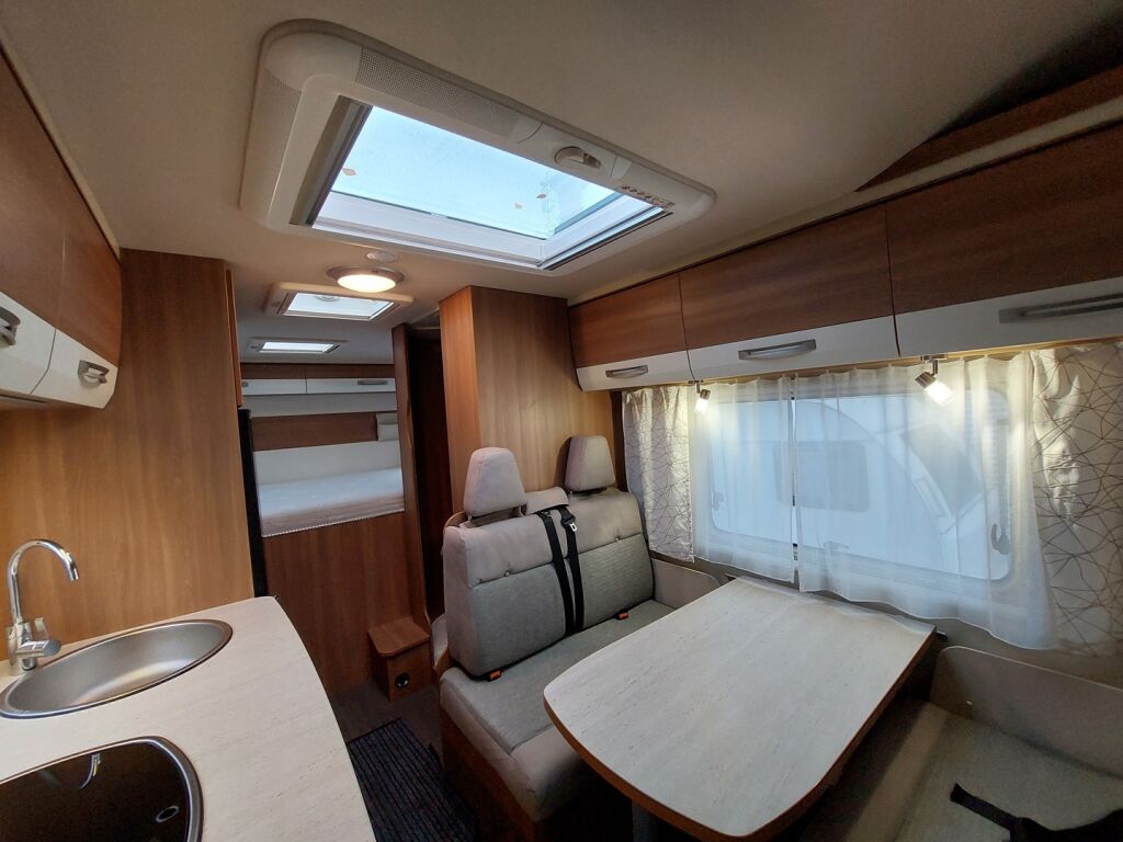 Eura mobil Activa One 690 HB 2017 Valkoinen