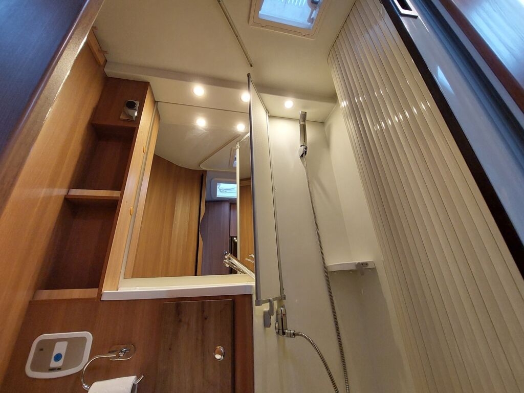 Eura mobil Activa One 690 HB 2017 Valkoinen