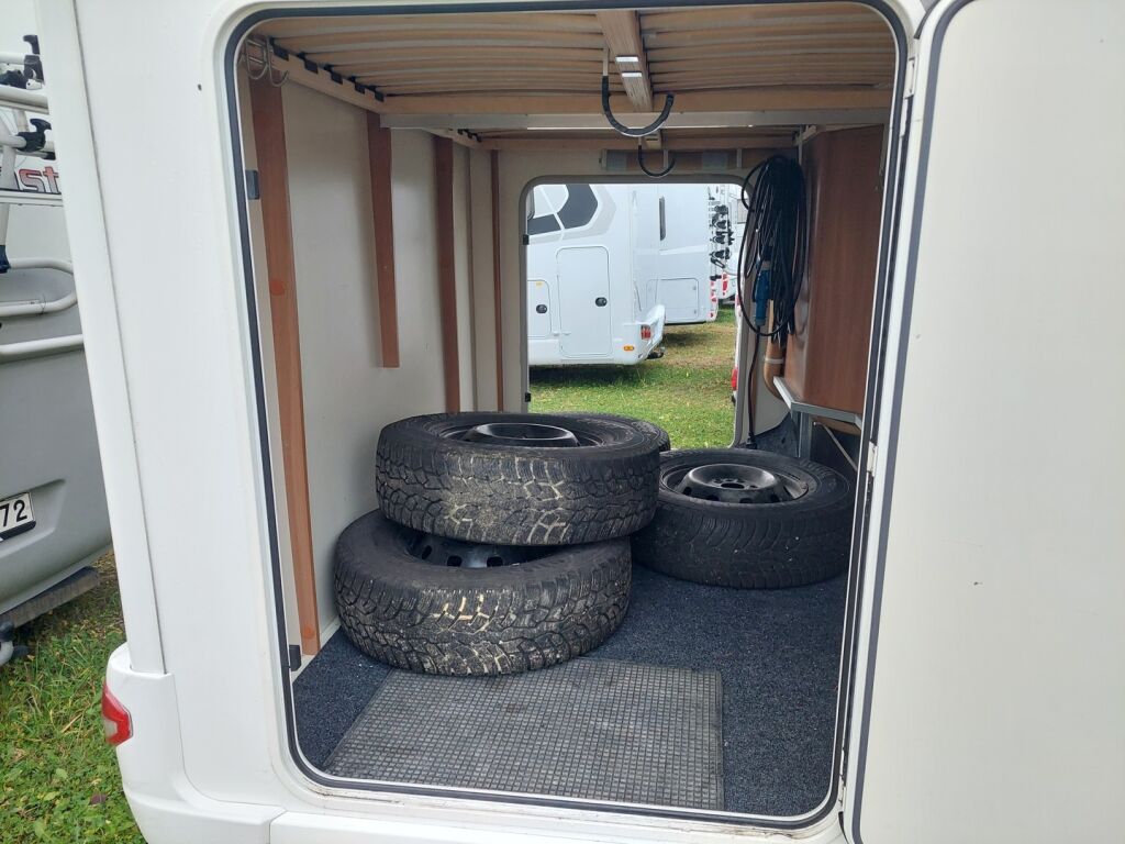 Eura mobil Activa One 690 HB 2017 Valkoinen