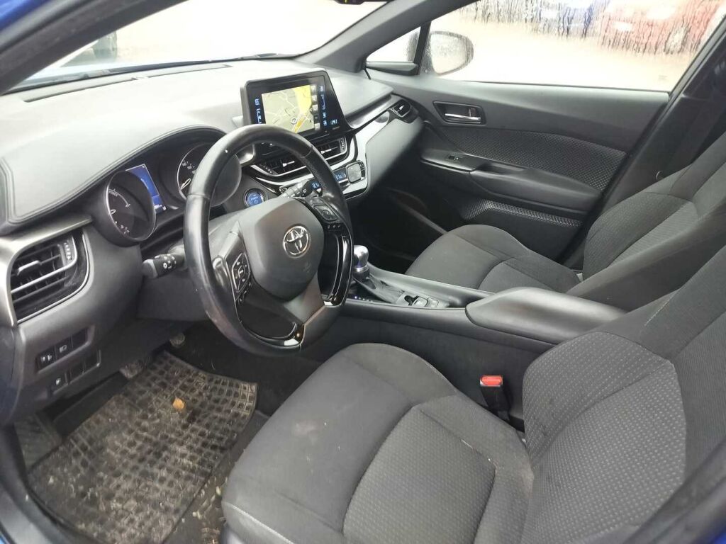 Toyota C-HR 2017 Sininen