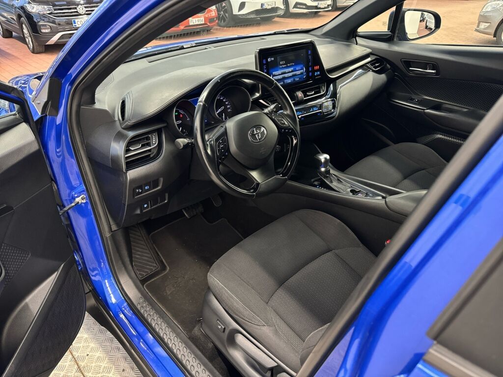Toyota C-HR 2017 Sininen
