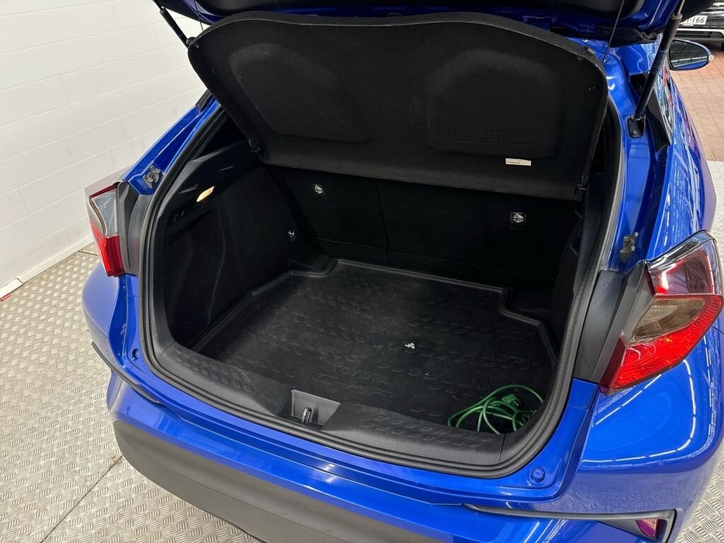 Toyota C-HR 2017 Sininen