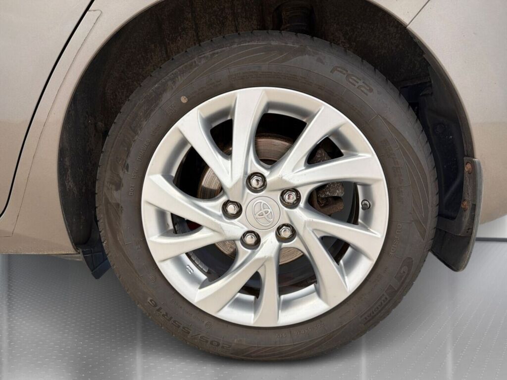Toyota Auris 2017 Harmaa