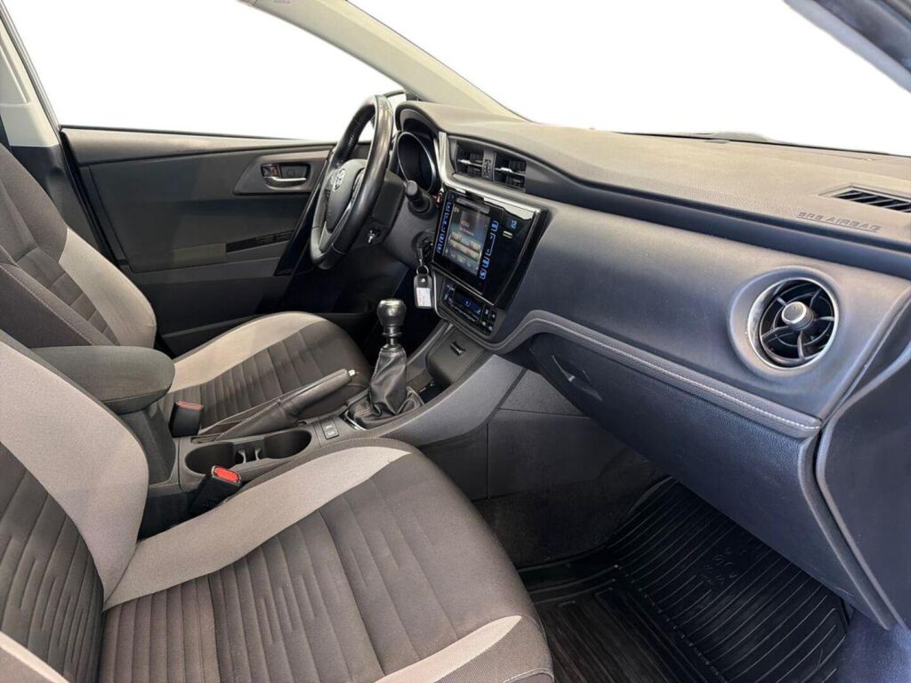 Toyota Auris 2017 Harmaa