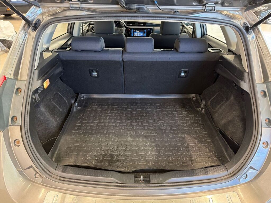 Toyota Auris 2017 Harmaa