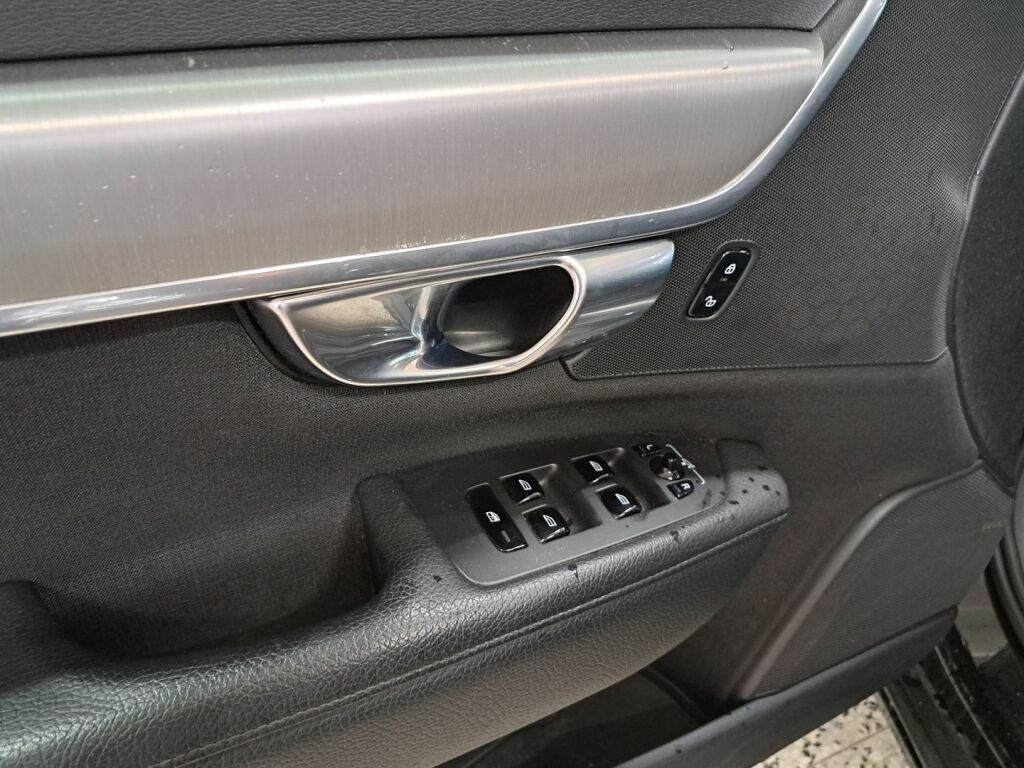 Volvo V90 2016 Musta