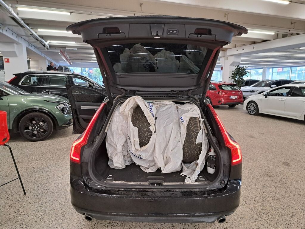 Volvo V90 2016 Musta