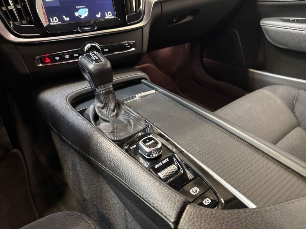 Volvo V90 2016 Musta