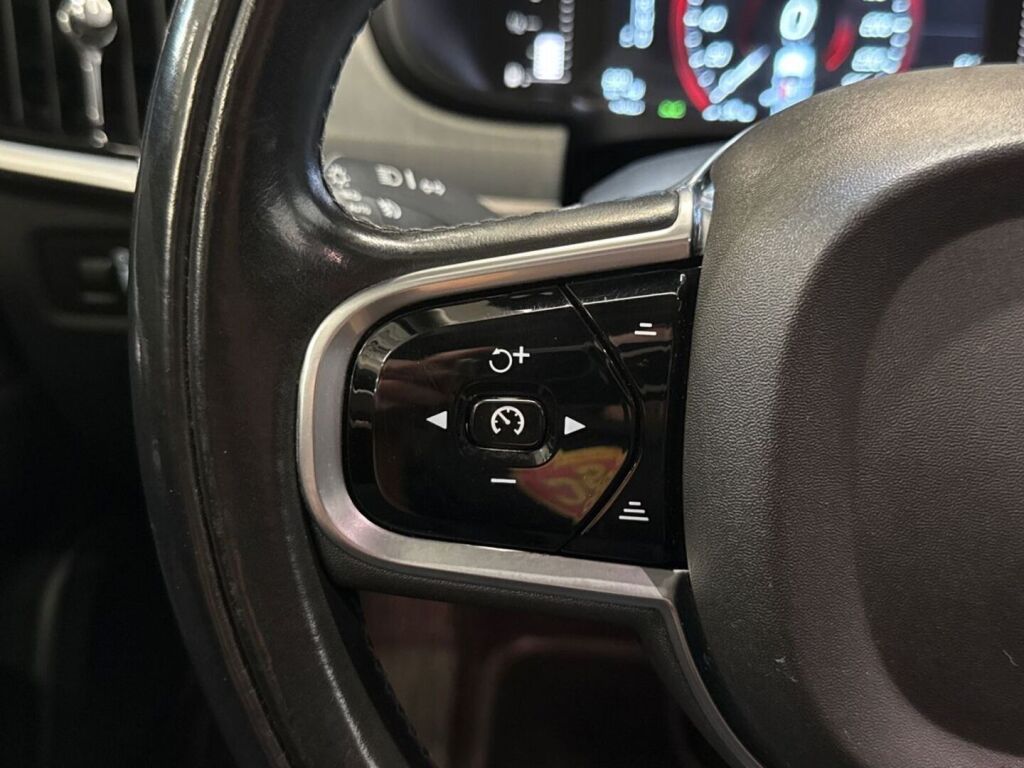 Volvo V90 2016 Musta