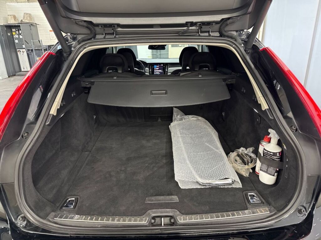 Volvo V90 2016 Musta