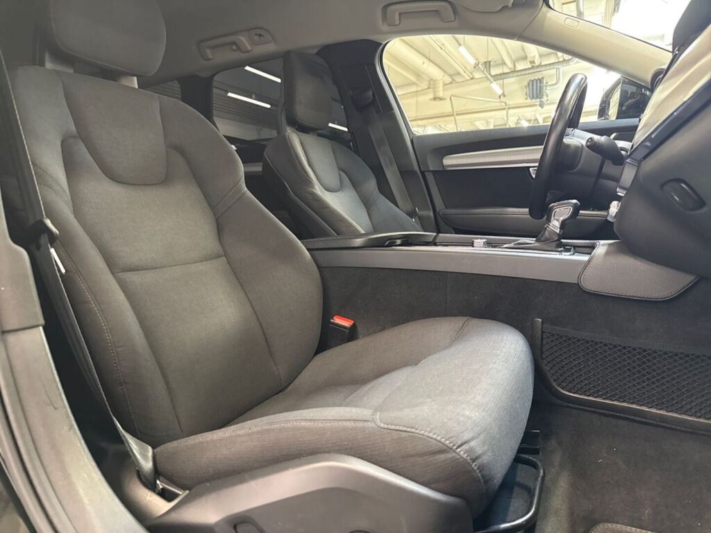 Volvo V90 2016 Musta