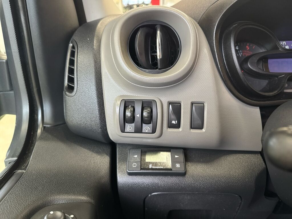 Renault Trafic 2017 Vihreä