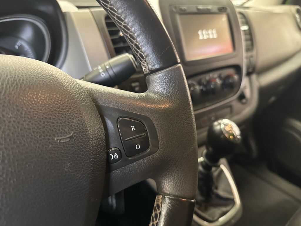 Renault Trafic 2017 Vihreä