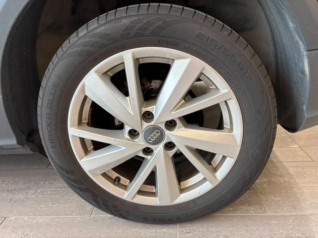 Audi Q2 2017 Musta