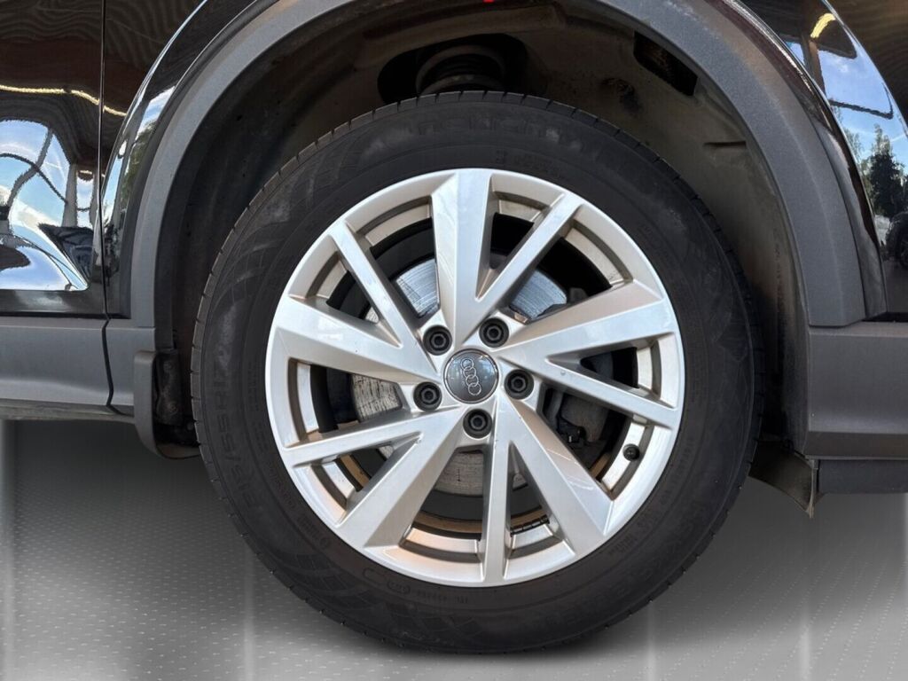 Audi Q2 2017 Musta