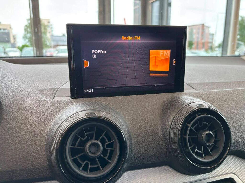 Audi Q2 2017 Musta