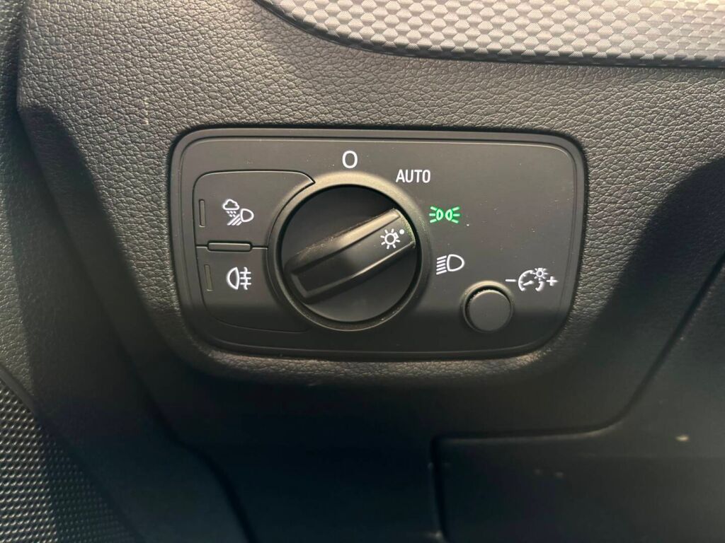 Audi Q2 2017 Musta