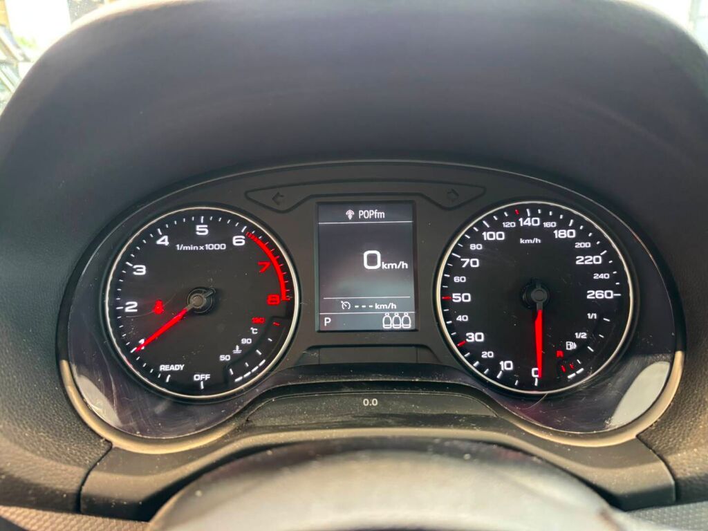 Audi Q2 2017 Musta