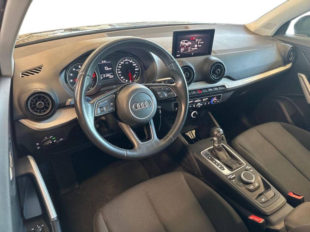 Audi Q2 2017 Musta