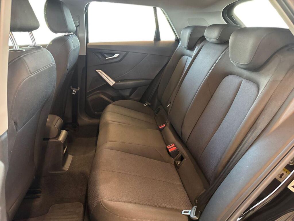 Audi Q2 2017 Musta