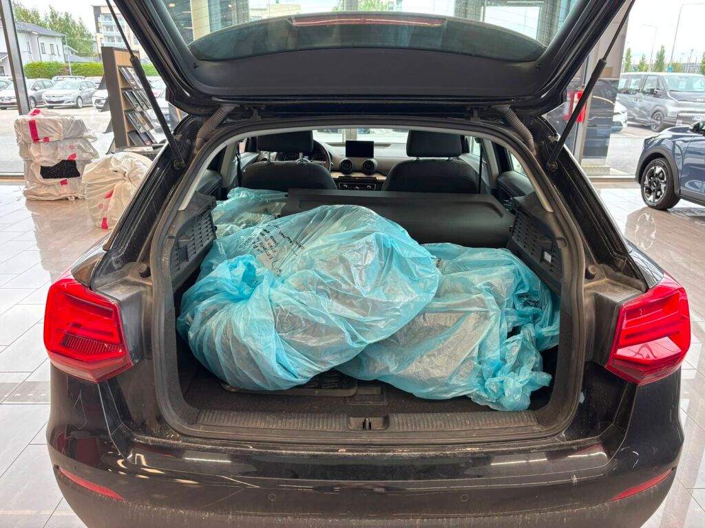 Audi Q2 2017 Musta