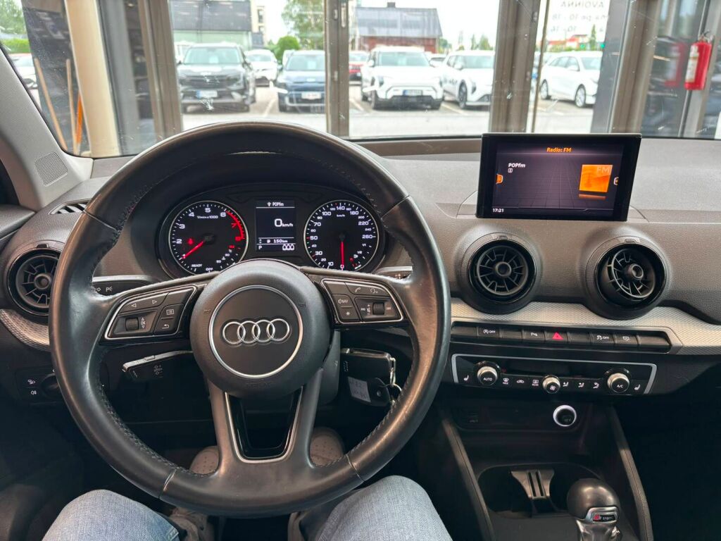 Audi Q2 2017 Musta