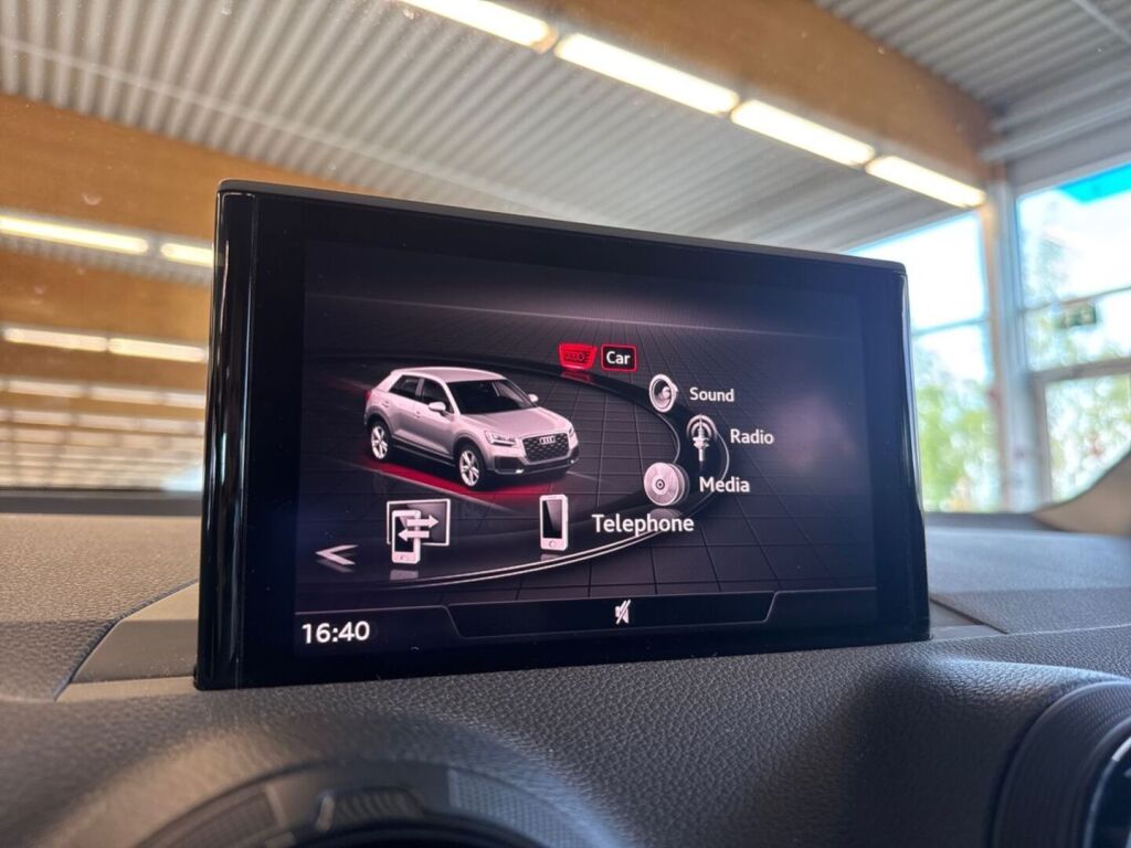 Audi Q2 2017 Musta