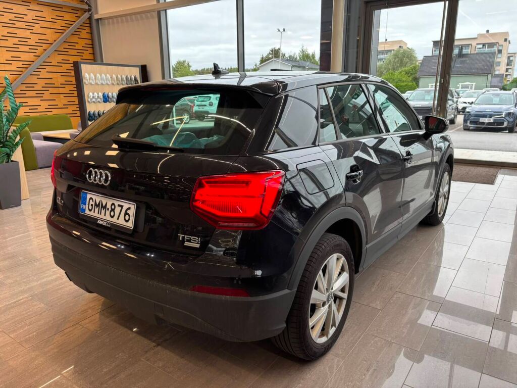 Audi Q2 2017 Musta