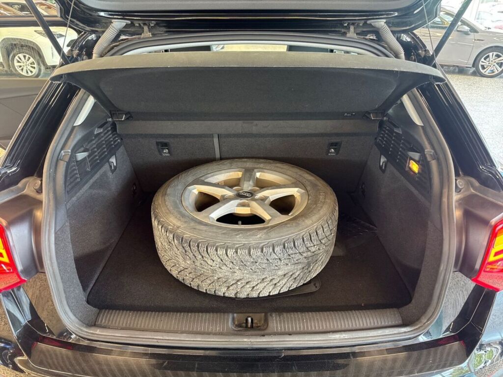 Audi Q2 2017 Musta