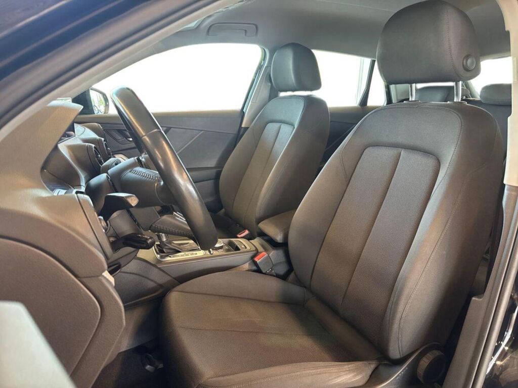 Audi Q2 2017 Musta